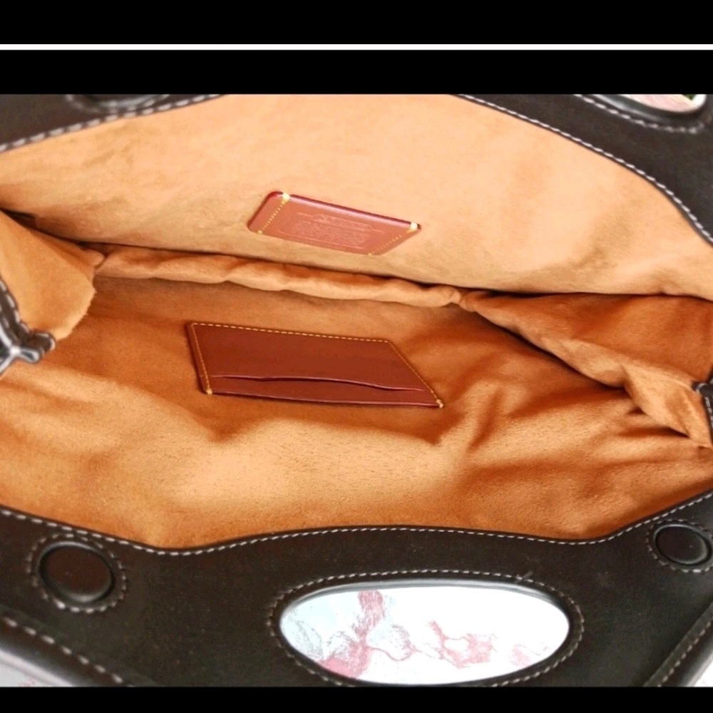 Black Leather Shoulder Bag with Gold Chain - Picture 6 of 7